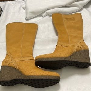 Like New Timberland 8.5 Wedge boots